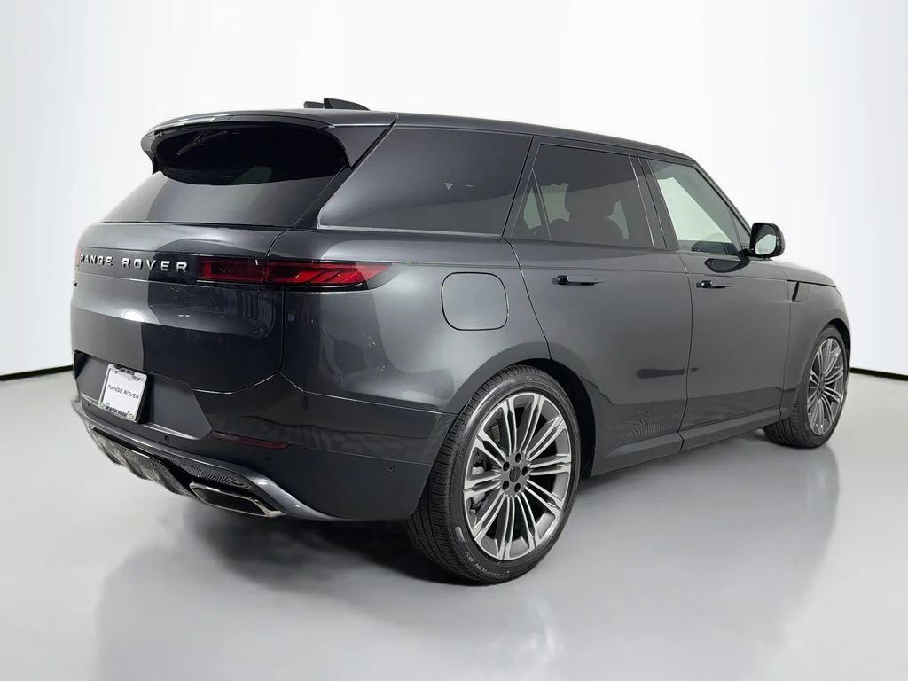 New 2026 Carpathian Grey Land Rover SE image 5