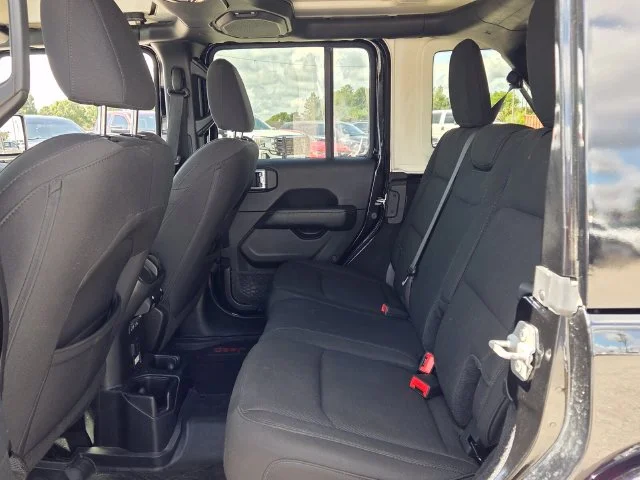 Used 2019 Black Jeep Unlimited Sahara image 6