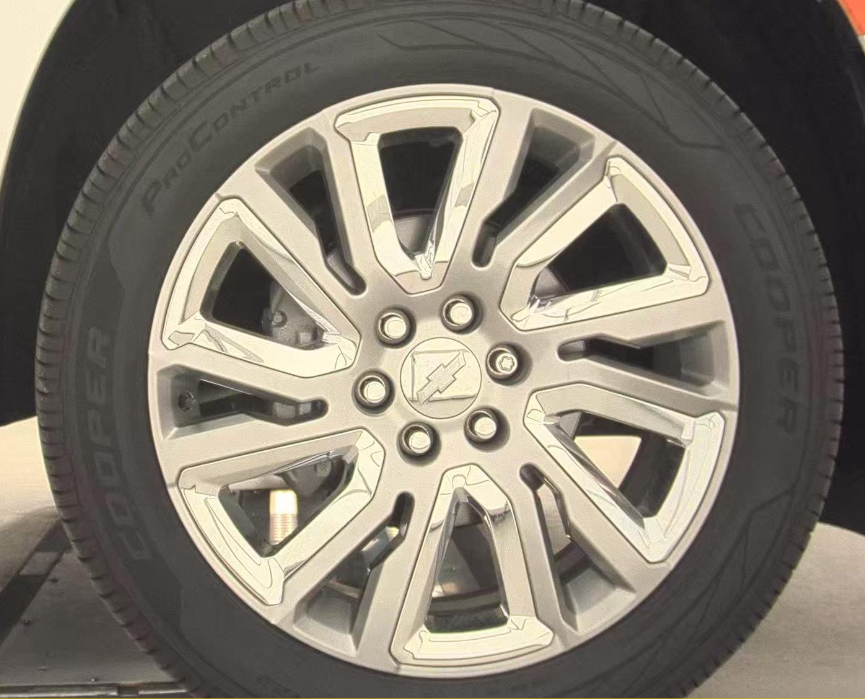 Used 2021 White Chevrolet Premier image 17
