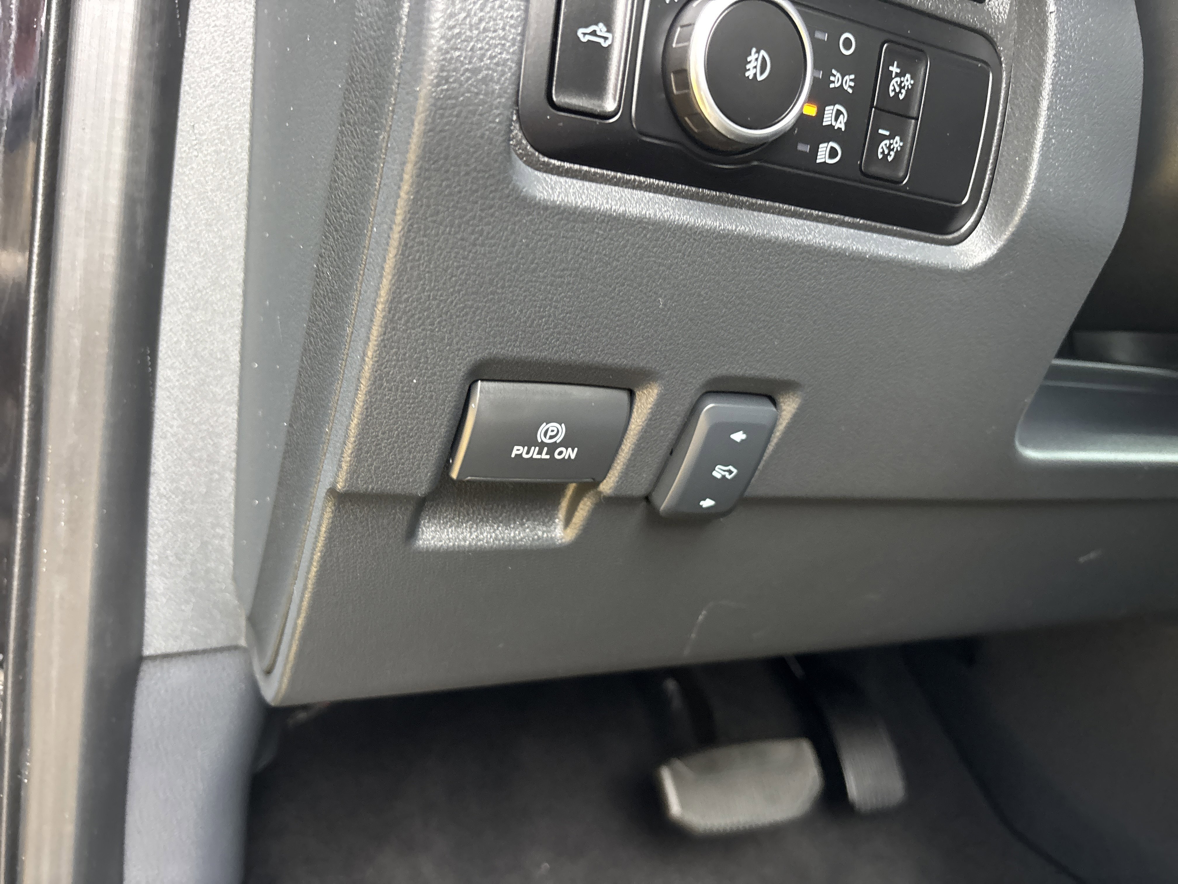 Used 2023  Ford XL image 33