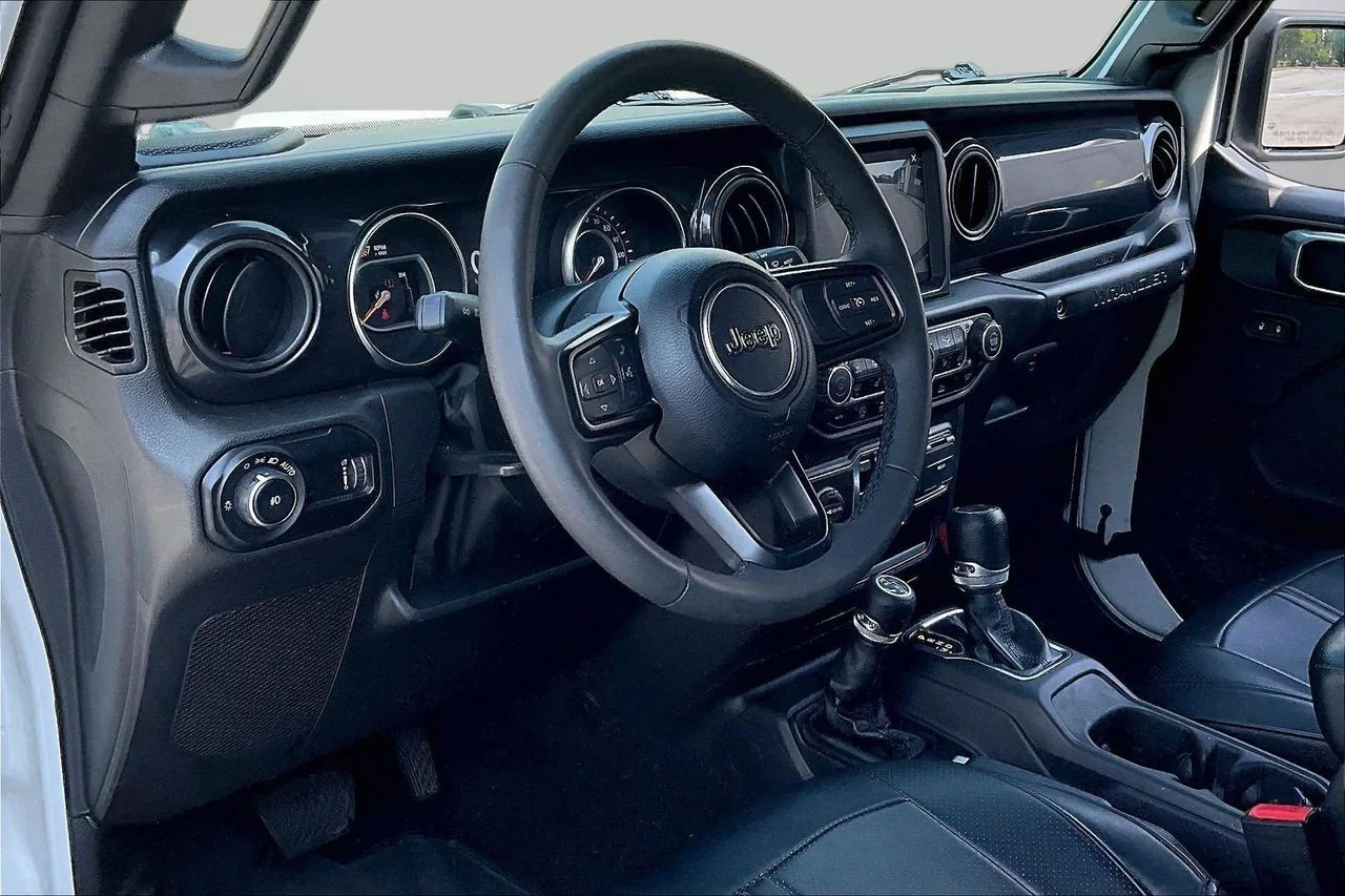 Used 2023 White Jeep Sport image 19
