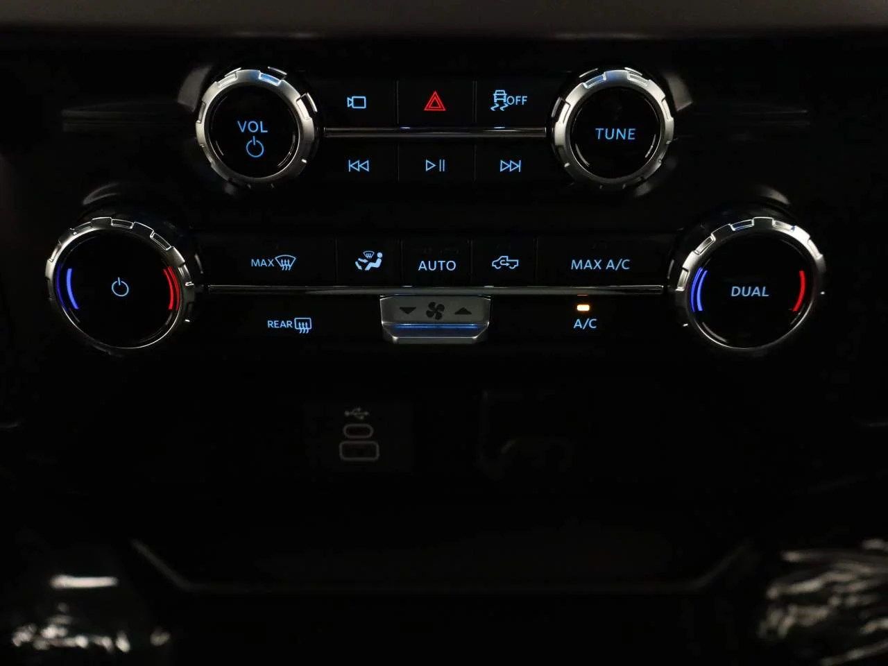 New 2026 Agate Black Metallic Ford XLT image 10
