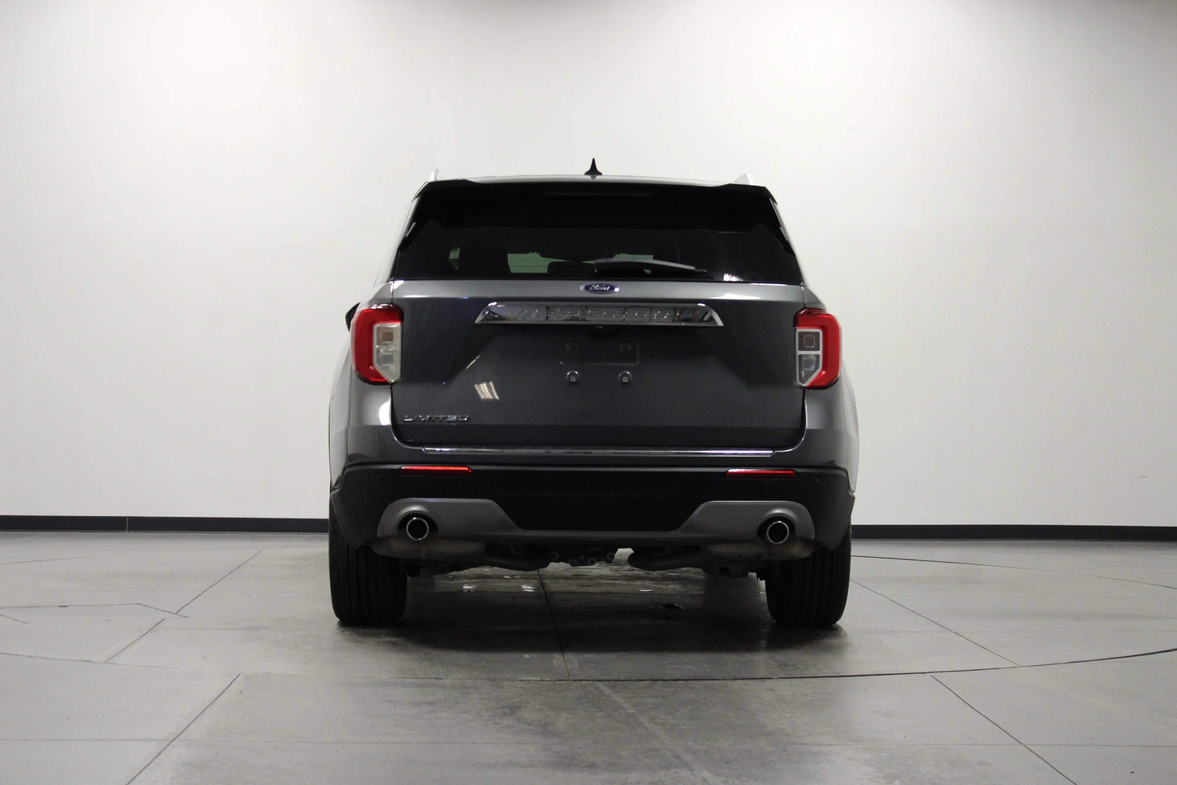 Used 2023 Gray Metallic Ford Limited image 5