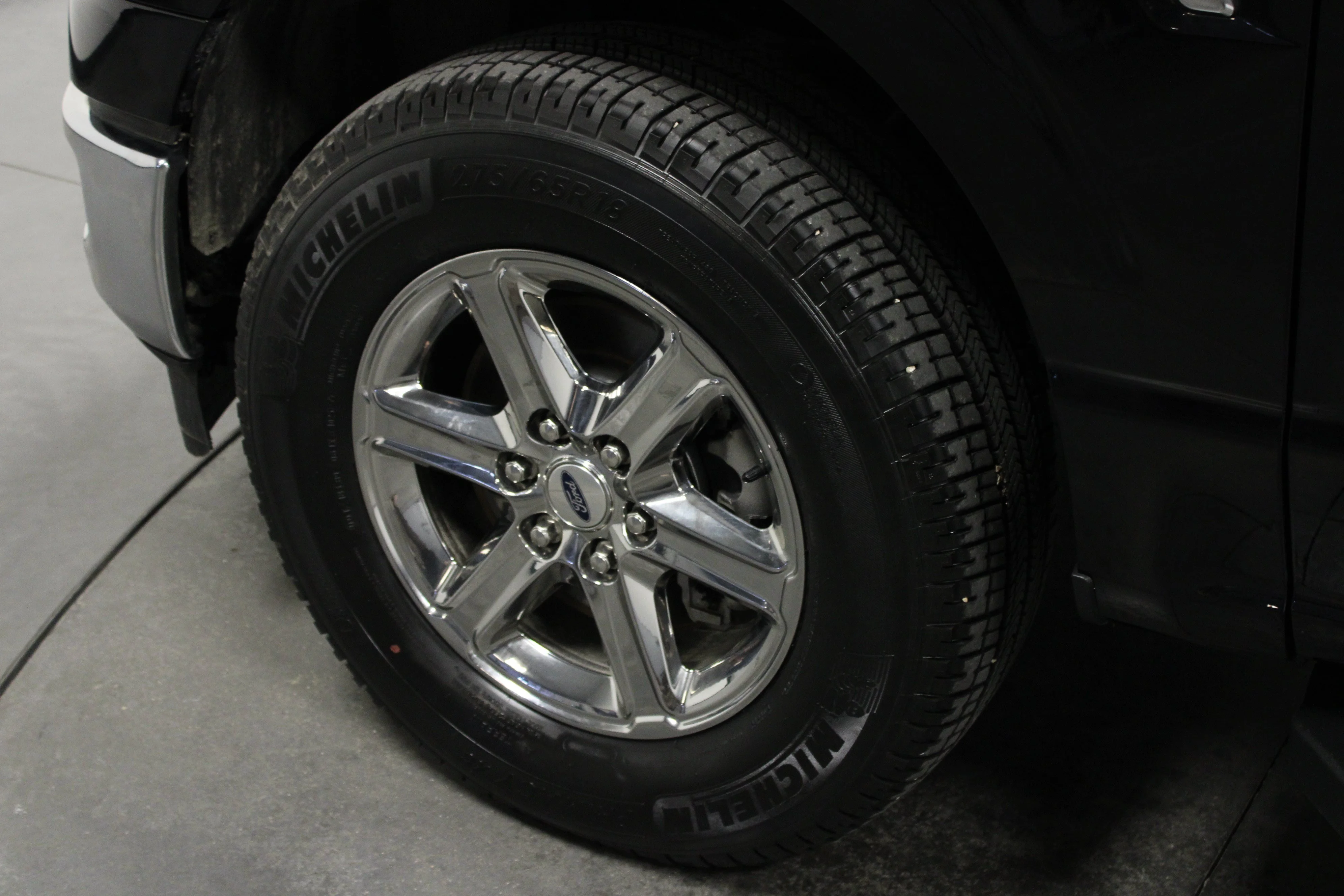 Used 2025 Agate Black Metallic Ford XLT image 10