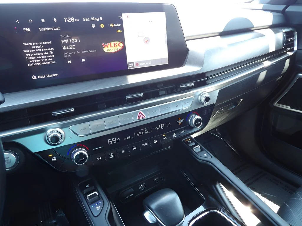 Used 2024 Dawning Red Kia EX X-Line image 32