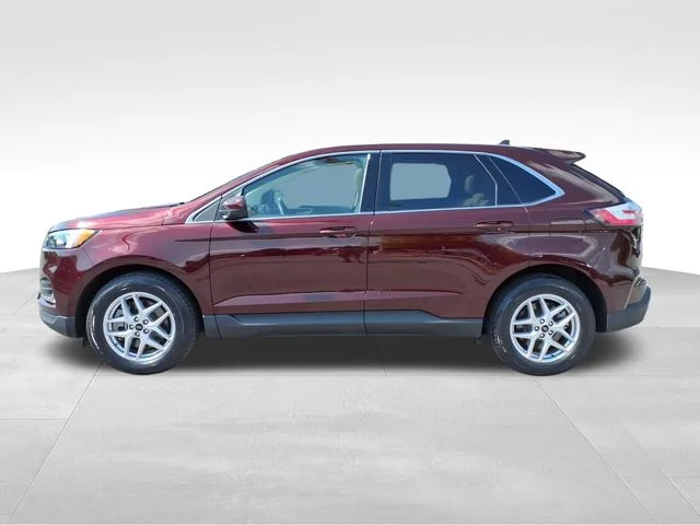 Used 2023 Red Ford SEL image 3