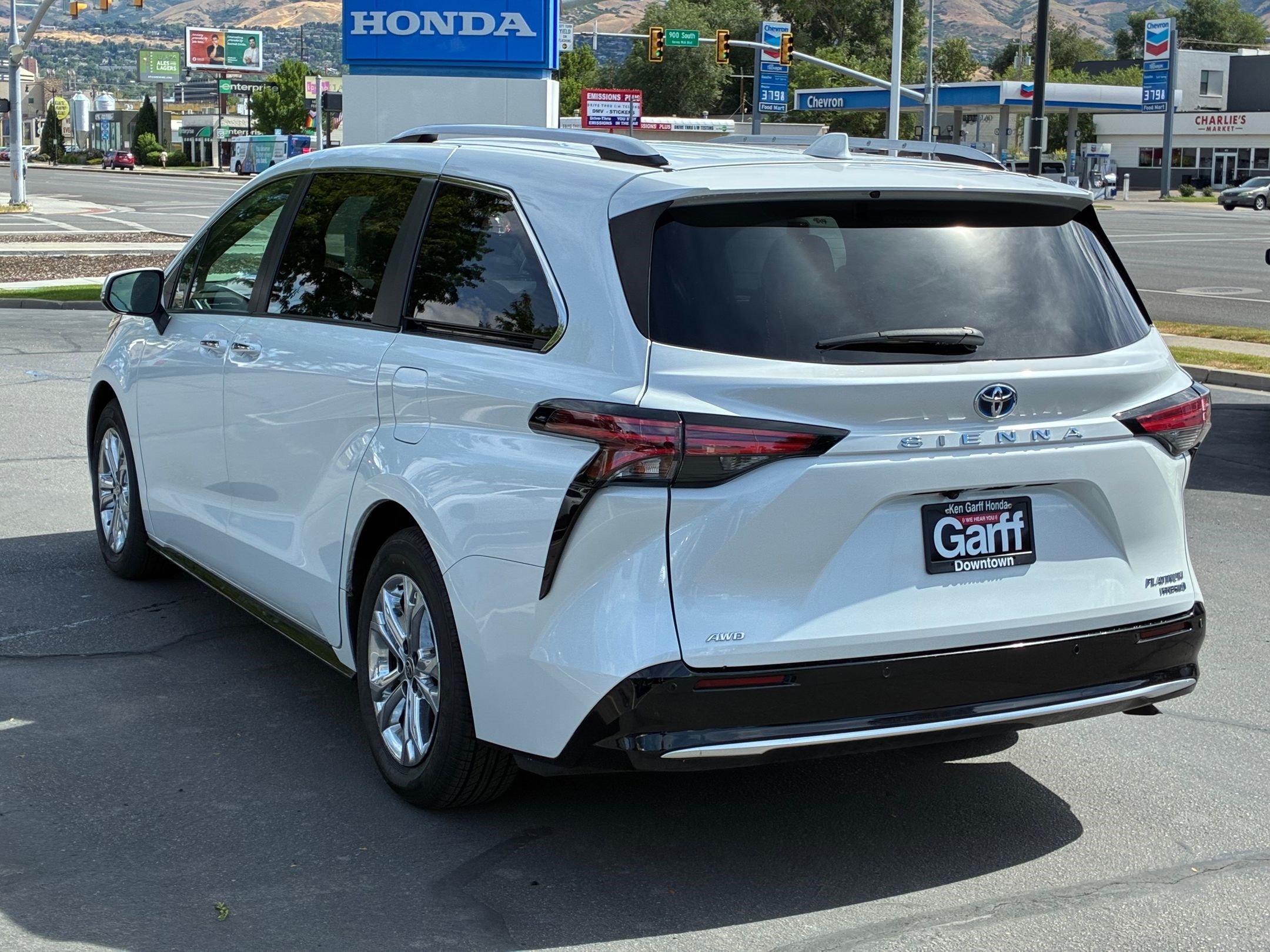 Used 2023 Ice Cap Toyota Platinum image 5