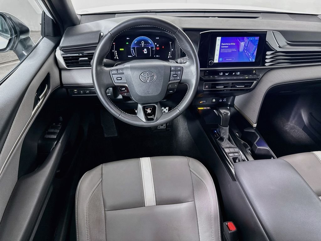 Used 2025 Ice Cap Toyota SE image 21