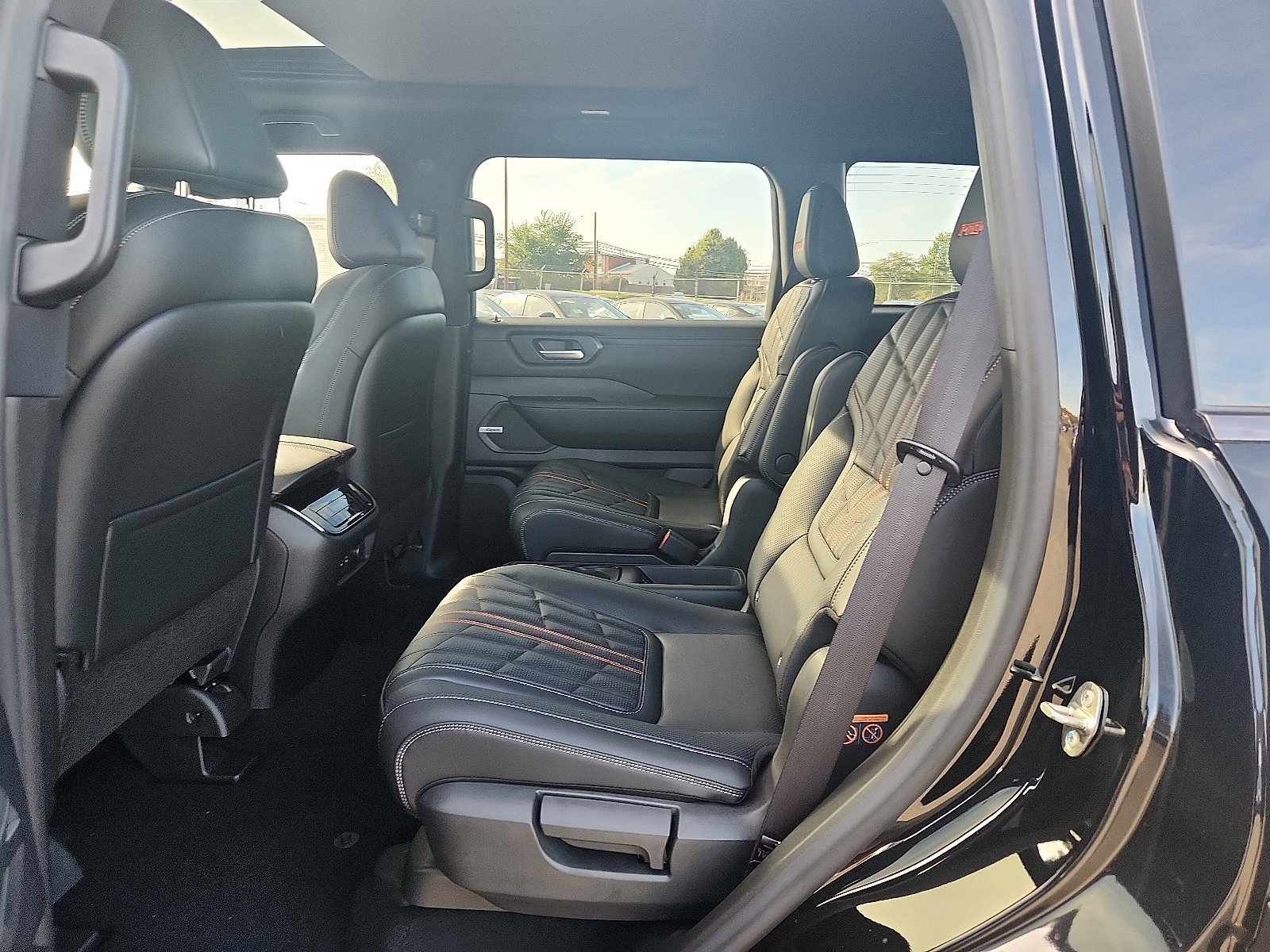 2026 Nissan Armada PRO-4X - Photo 8