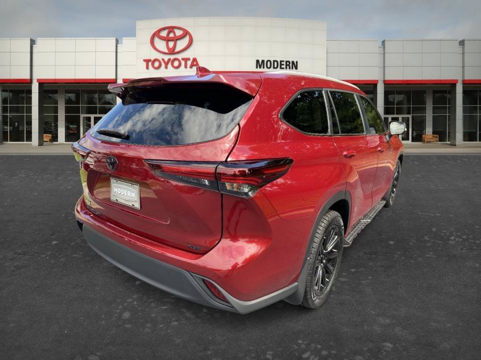 Used 2025 Ruby Flare Pearl Toyota XLE image 5
