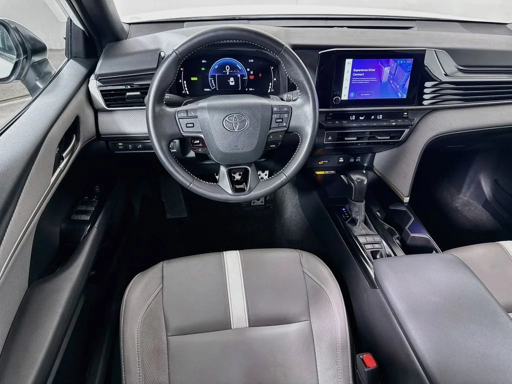 Used 2025 Ice Cap Toyota SE image 21