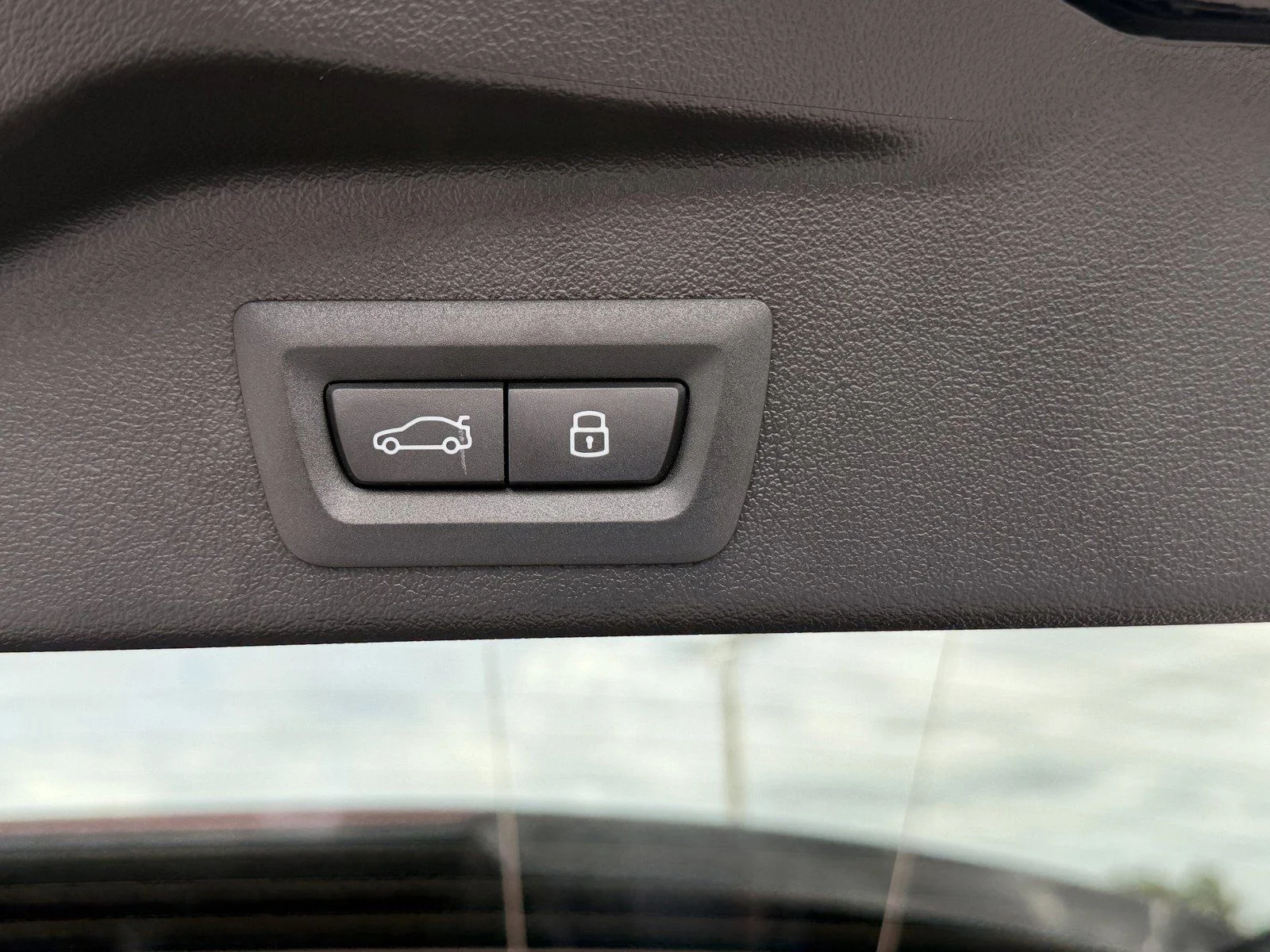 New 2026 Black Sapphire Metallic BMW xDrive40i image 13