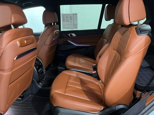 Used 2025 Gray BMW M60i image 18
