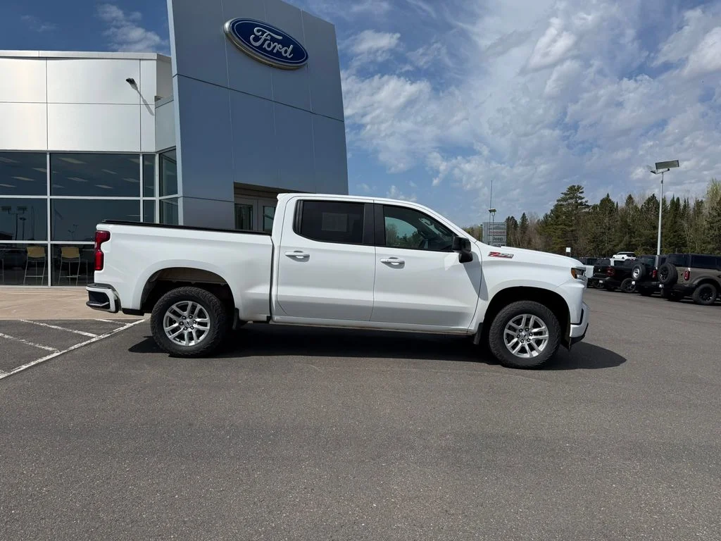 Used 2021 White Chevrolet RST image 2