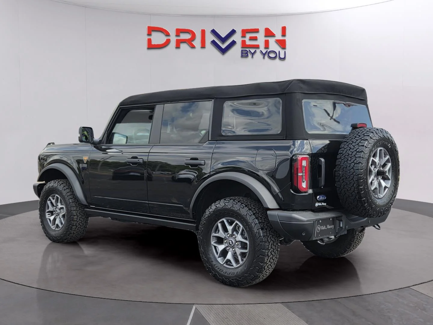 Used 2025 Shadow Black Ford Badlands image 3