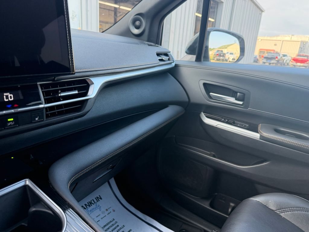Used 2025  Toyota Woodland Edition image 16
