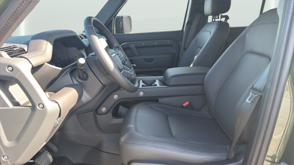 New 2026 Woolstone Green Land Rover X-Dynamic SE image 17