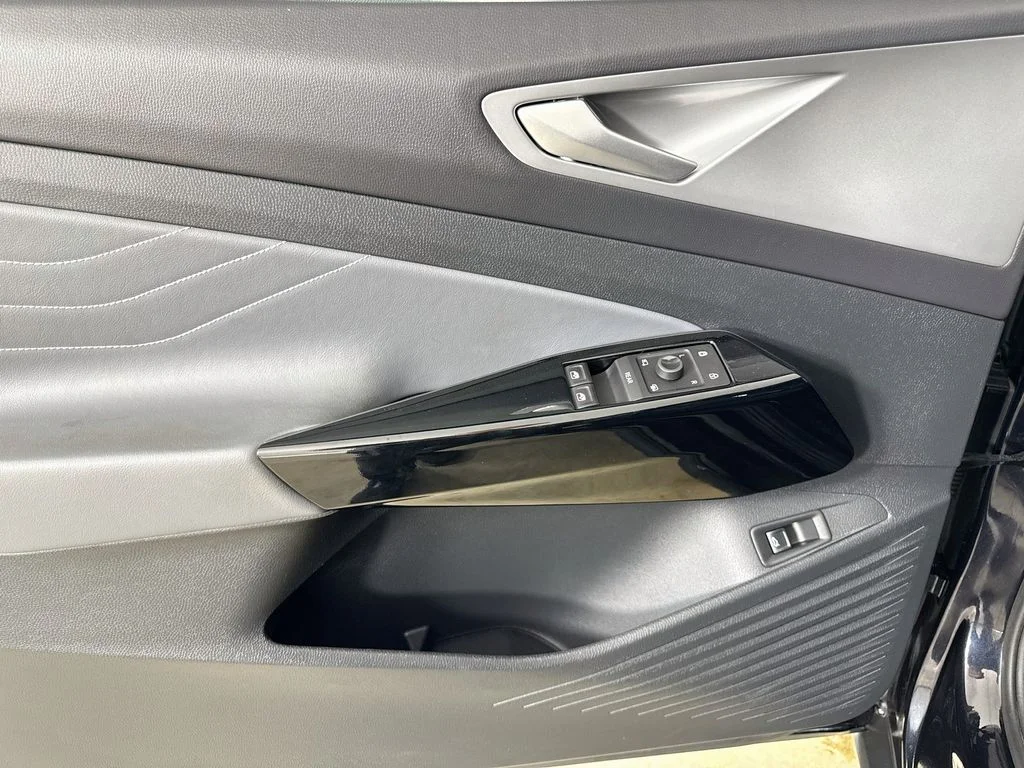Used 2023 Black Volkswagen Pro S Plus image 17
