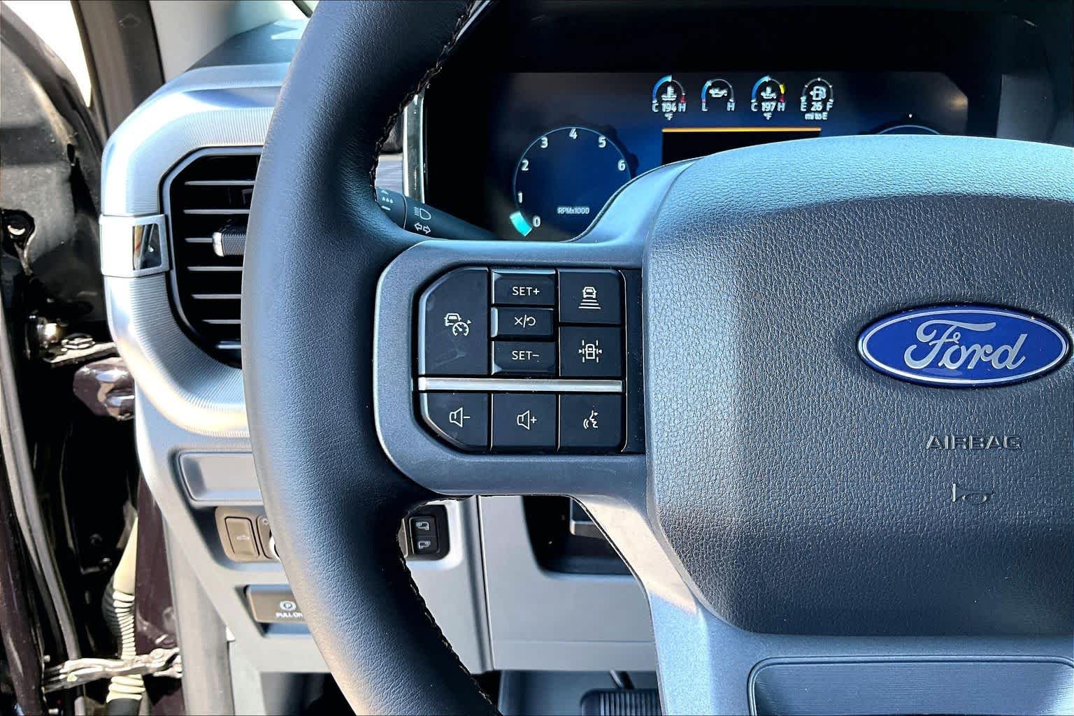 Used 2025 Agate Black Metallic Ford LARIAT image 26