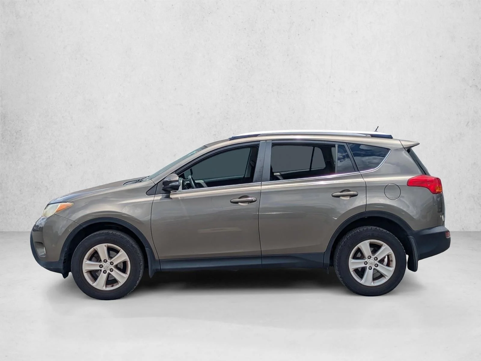 Used 2014 Pyrite Mica Toyota XLE image 8
