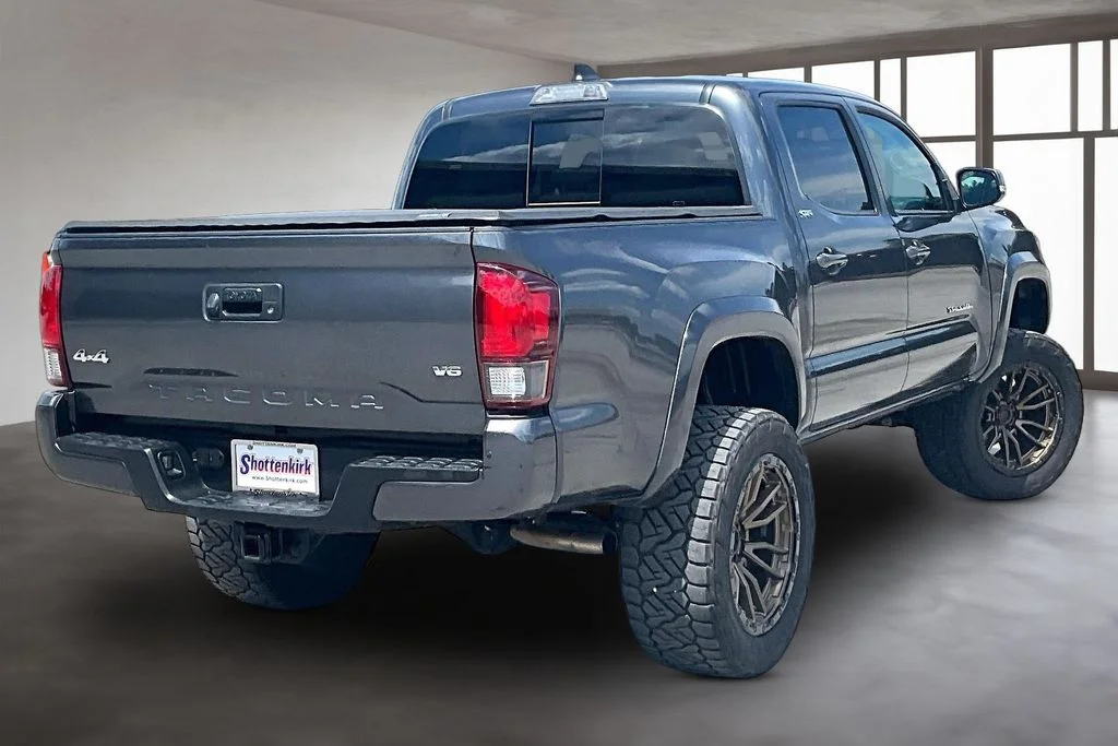 Used 2022 Gray Toyota SR5 image 6