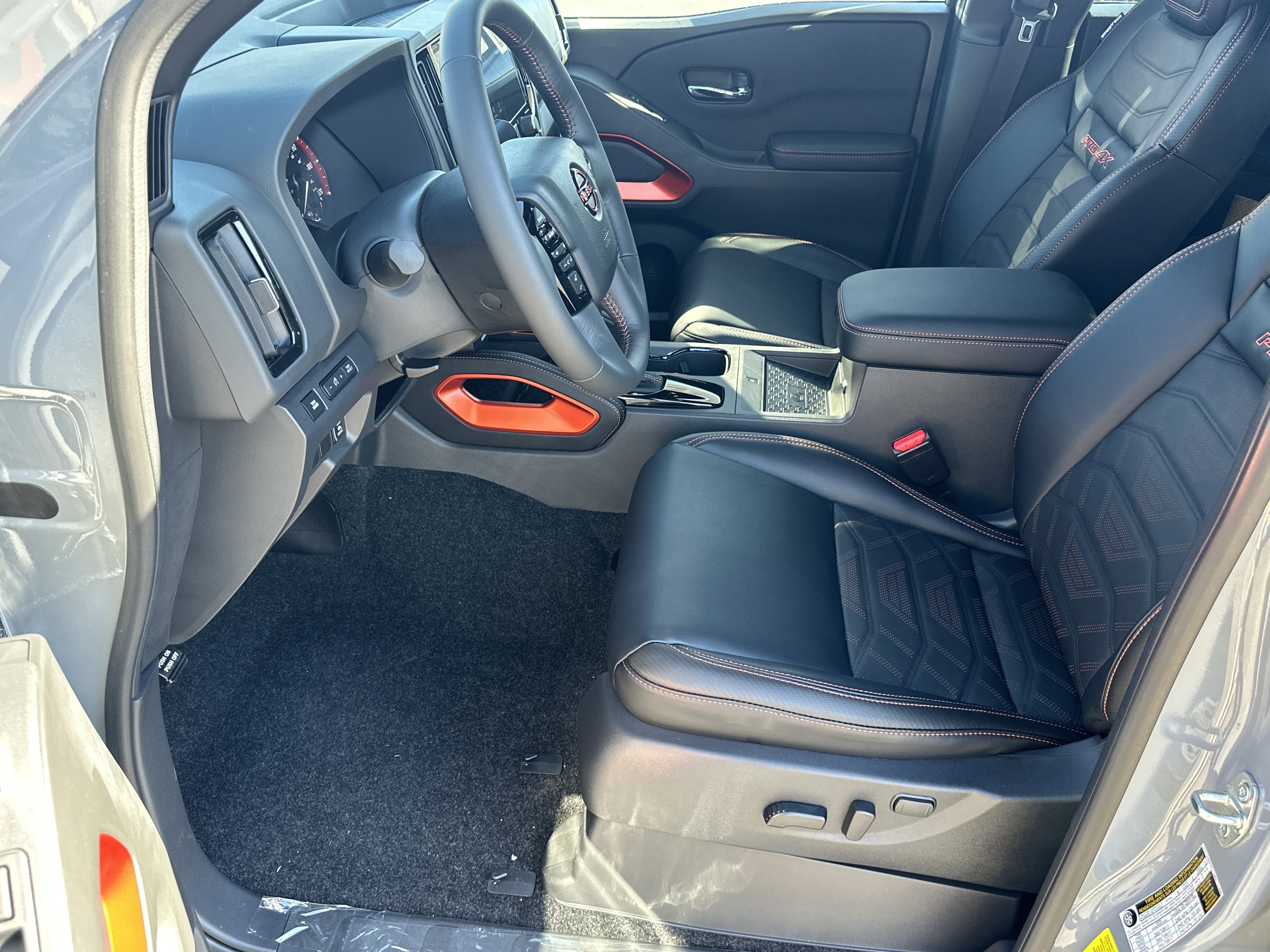 2025 Nissan Frontier PRO-4X - Photo 10