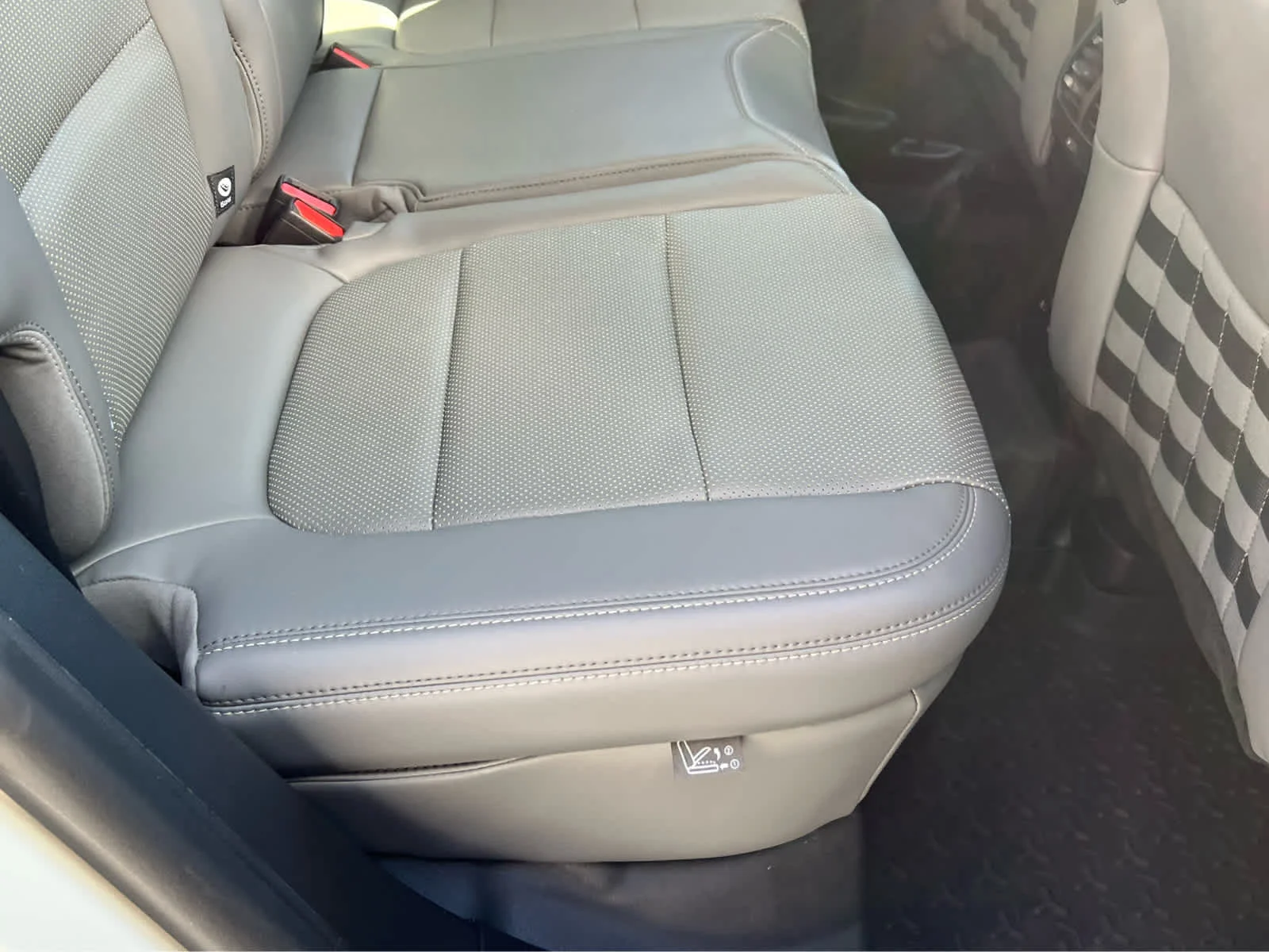 Used 2025 Desert Sand Ford Badlands image 23