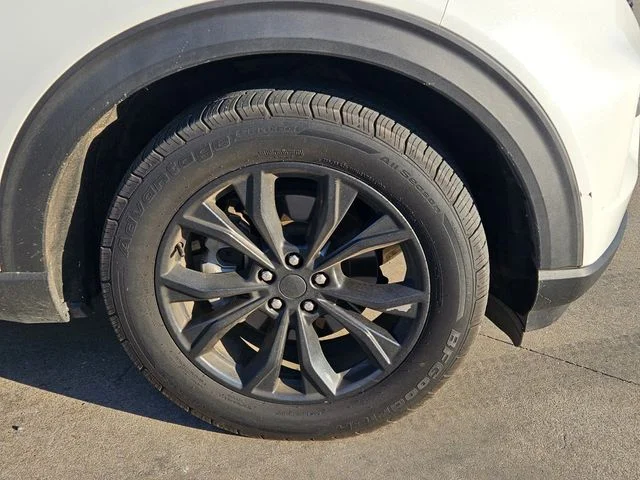 Used 2020 White Metallic Ford XLT image 3