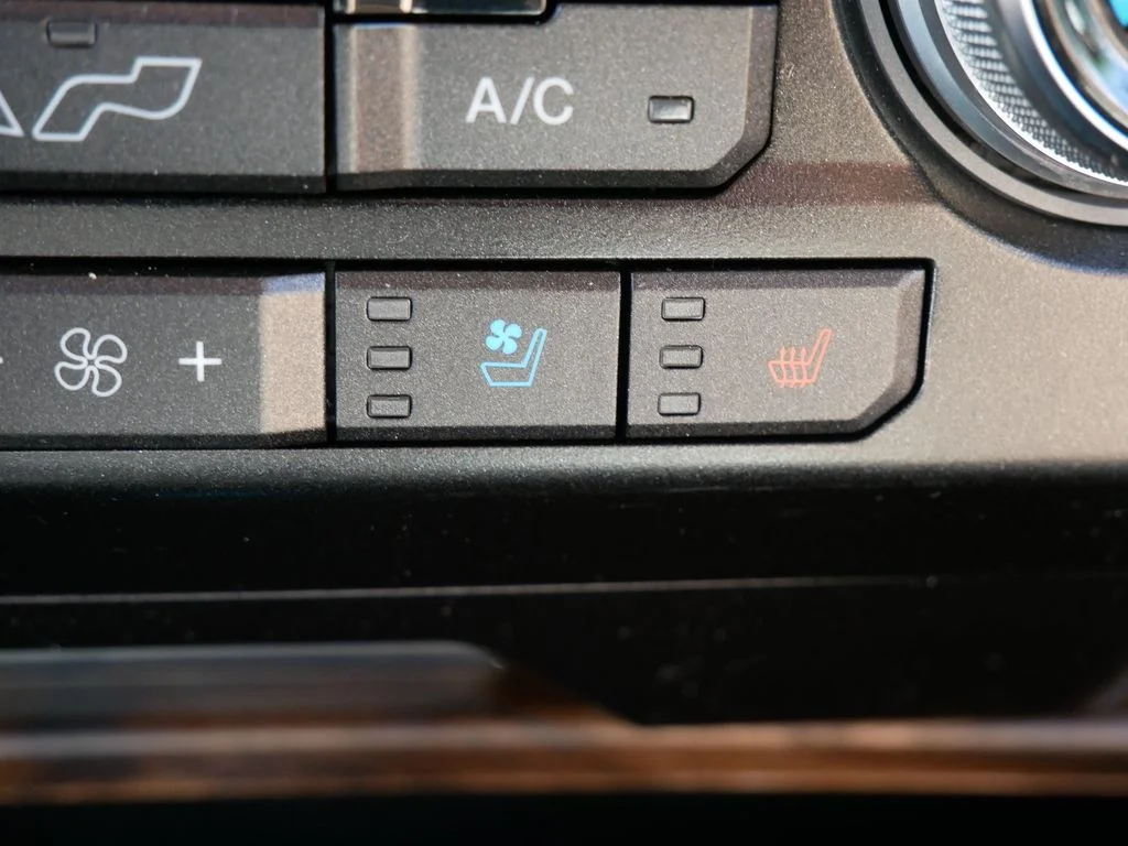 Used 2019 Silver Ford Lariat image 33