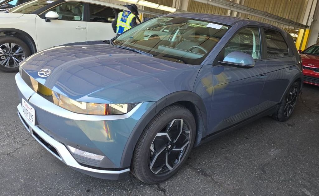 Used 2023 Green Hyundai SEL image 1