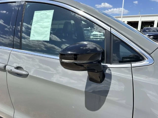 Used 2025 White Chrysler Select image 25