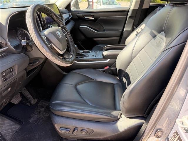 Used 2023 Moon Dust Toyota XLE image 10