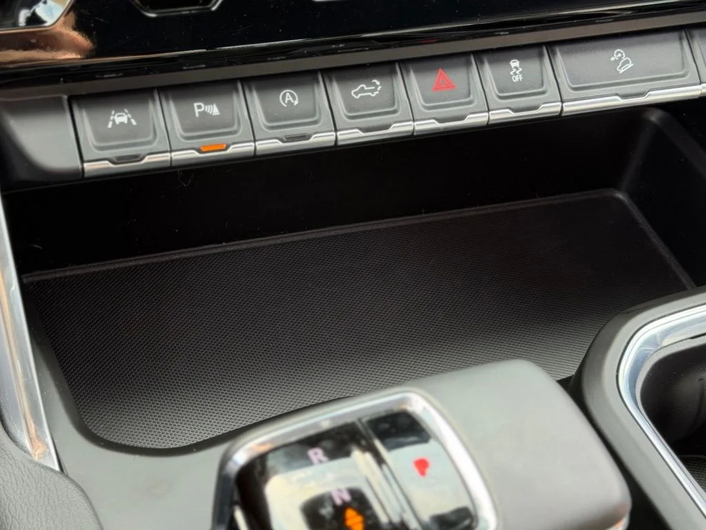 Used 2025 Silver GMC Denali image 21