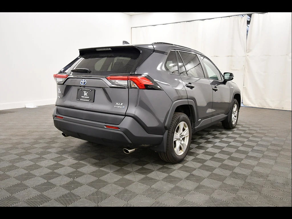 2019 Toyota RAV4 XLE - Photo 8