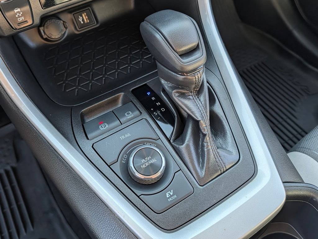 2024 Toyota RAV4 XLE - Photo 26
