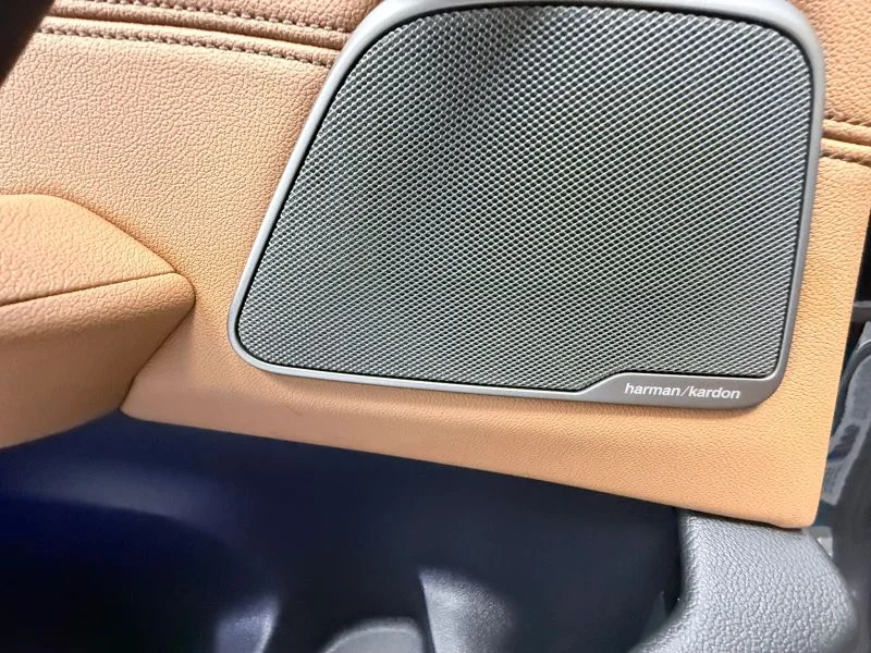 Used 2022  BMW 540i xDrive Sedan 4D image 36