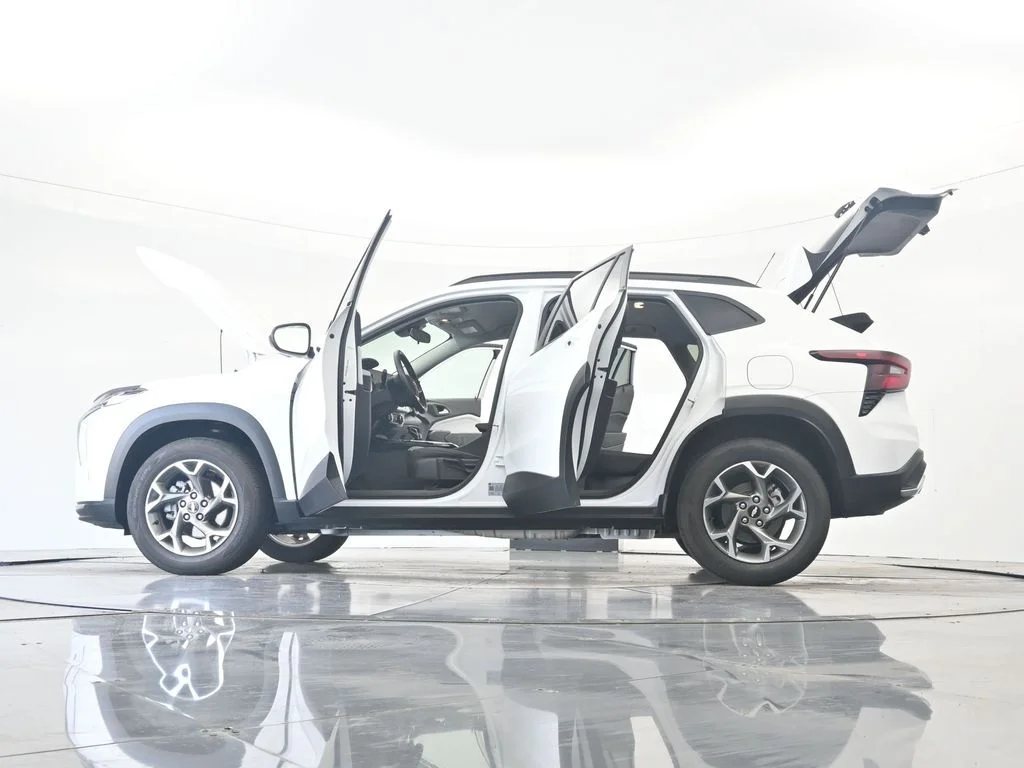 Used 2025 Summit White Chevrolet LT image 49