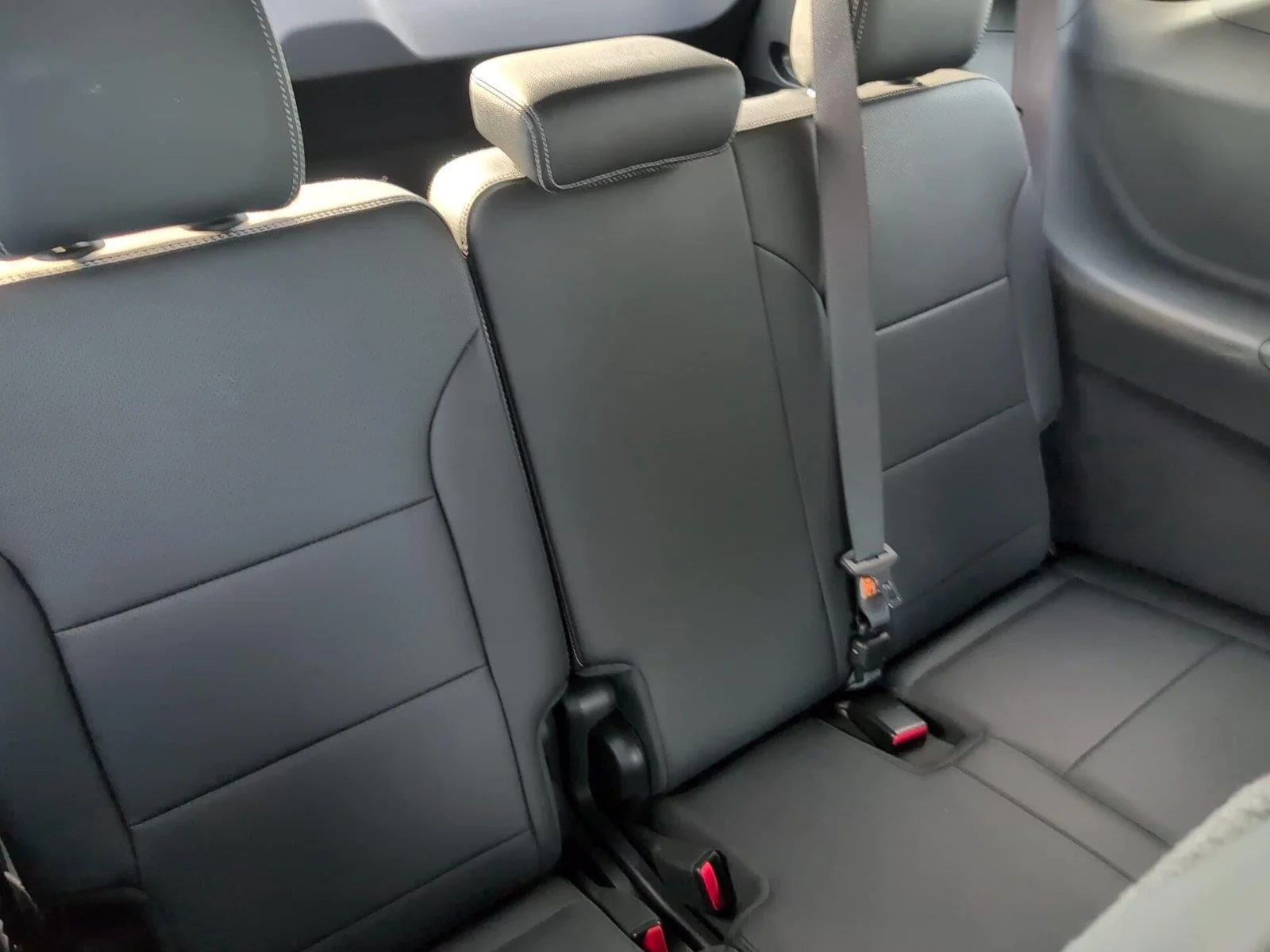 Used 2024 Downpour Metallic GMC SLE image 38