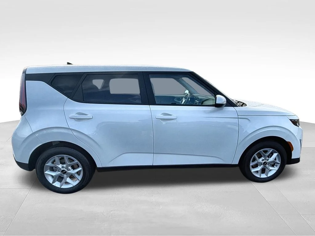 Used 2025 White Kia LX image 11