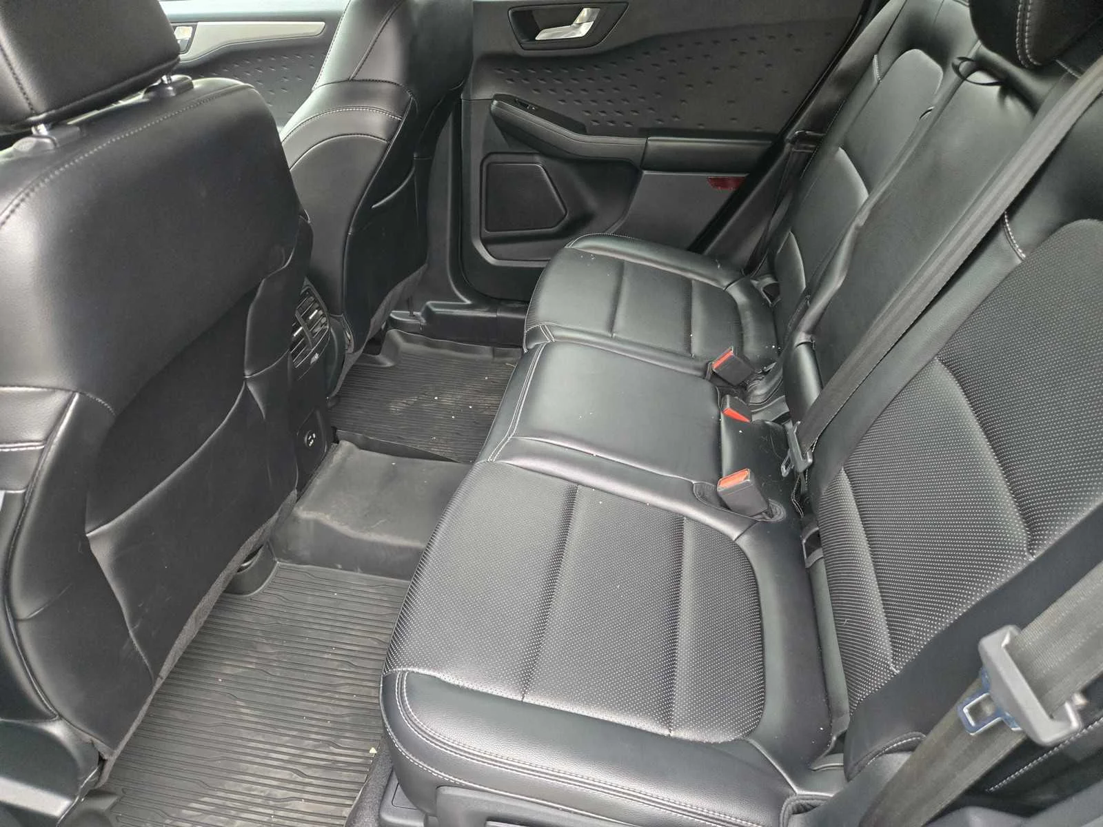 Used 2020  Ford SEL image 14