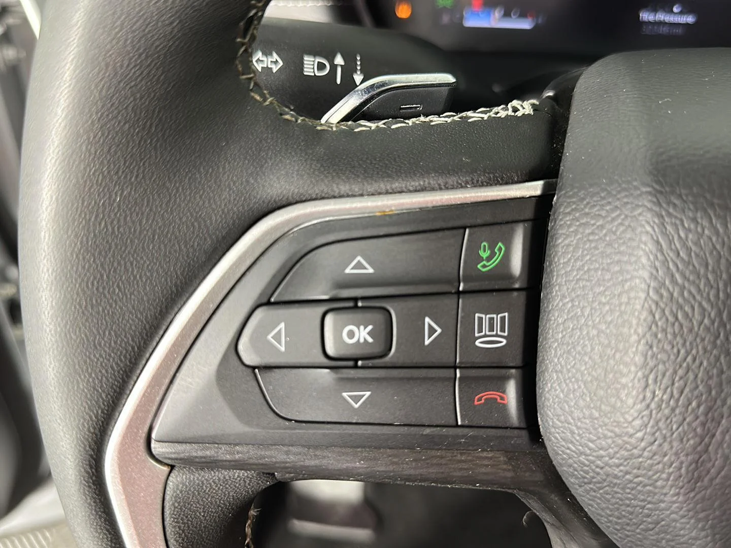 Used 2025 Silver Zynith Jeep Altitude X image 25