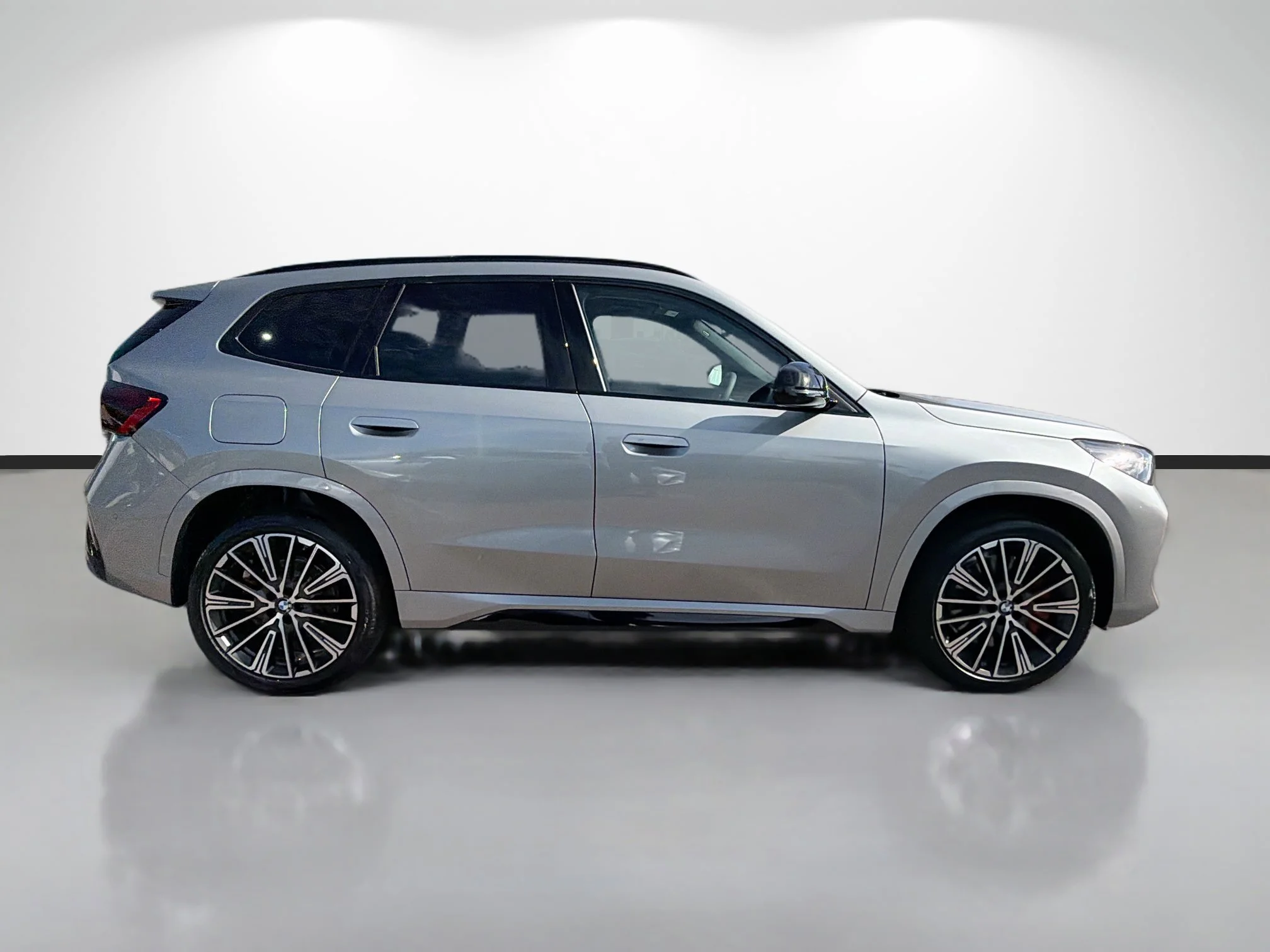 New 2026 Space Silver Metallic BMW xDrive28i image 2