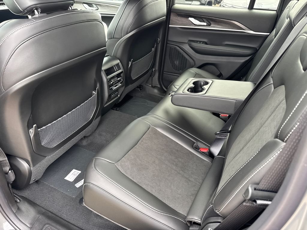 New 2027 Sting-Gray Clearcoat Jeep Laredo Altitude image 18