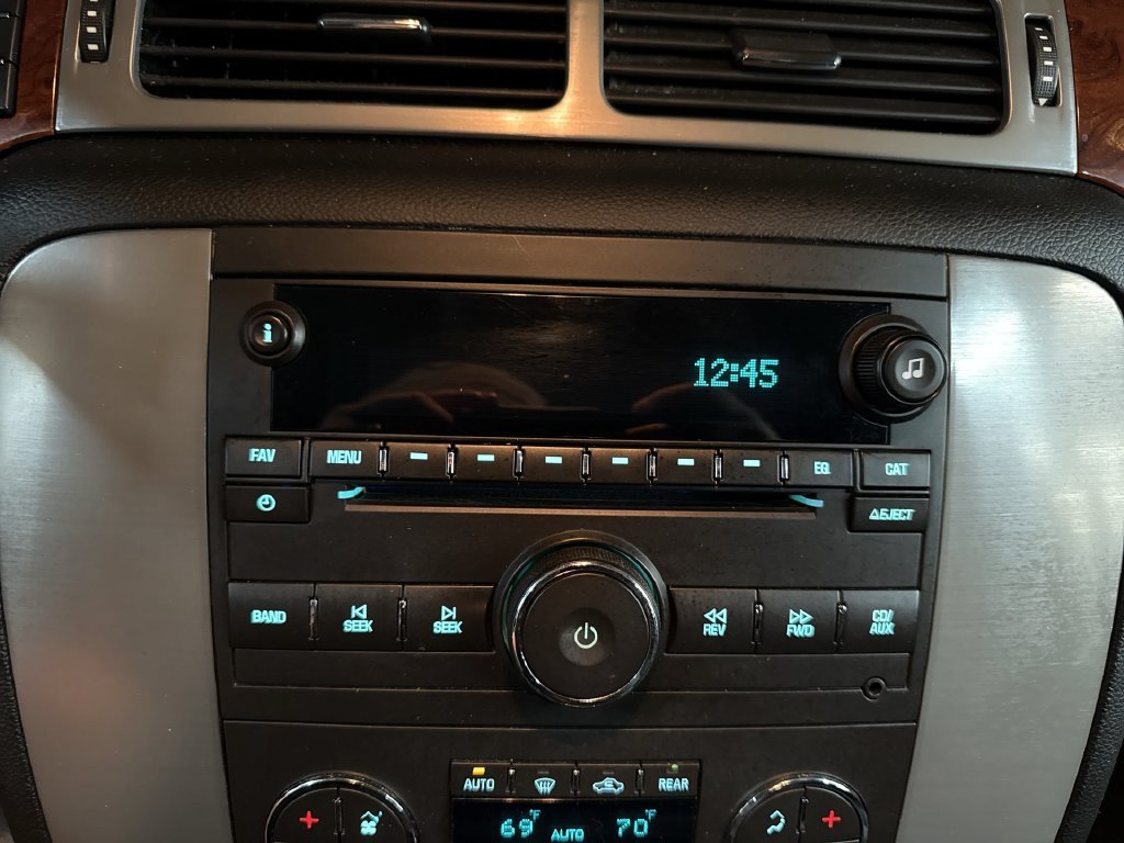 Used 2011 Pure Silver Metallic GMC SLE image 29
