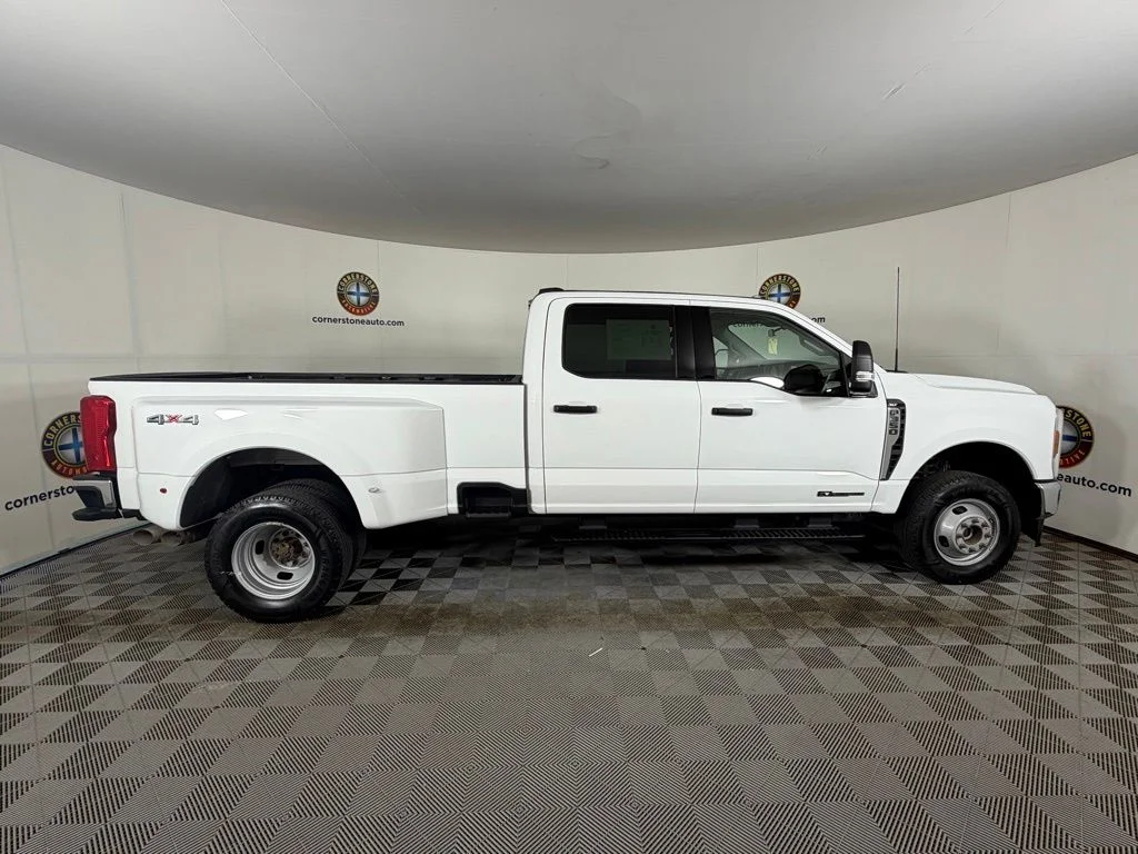 Certified Used 2025 Oxford White Ford XLT image 18