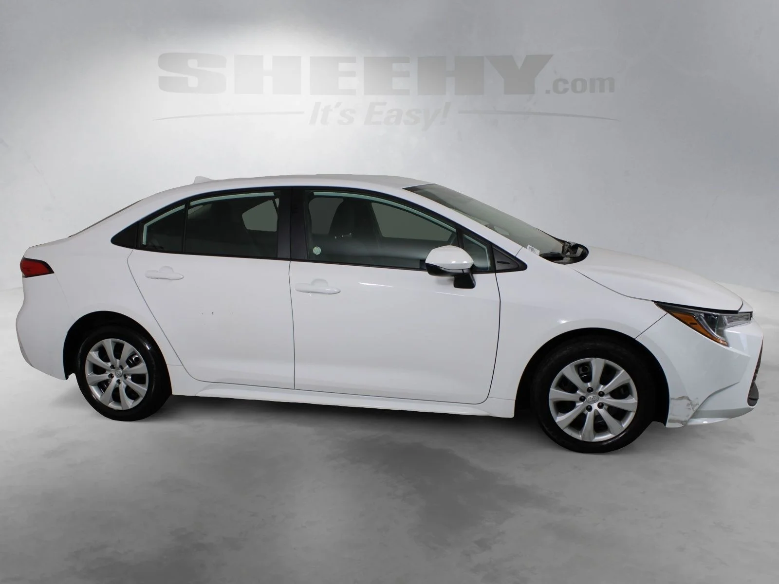 Used 2025 White Toyota LE image 9