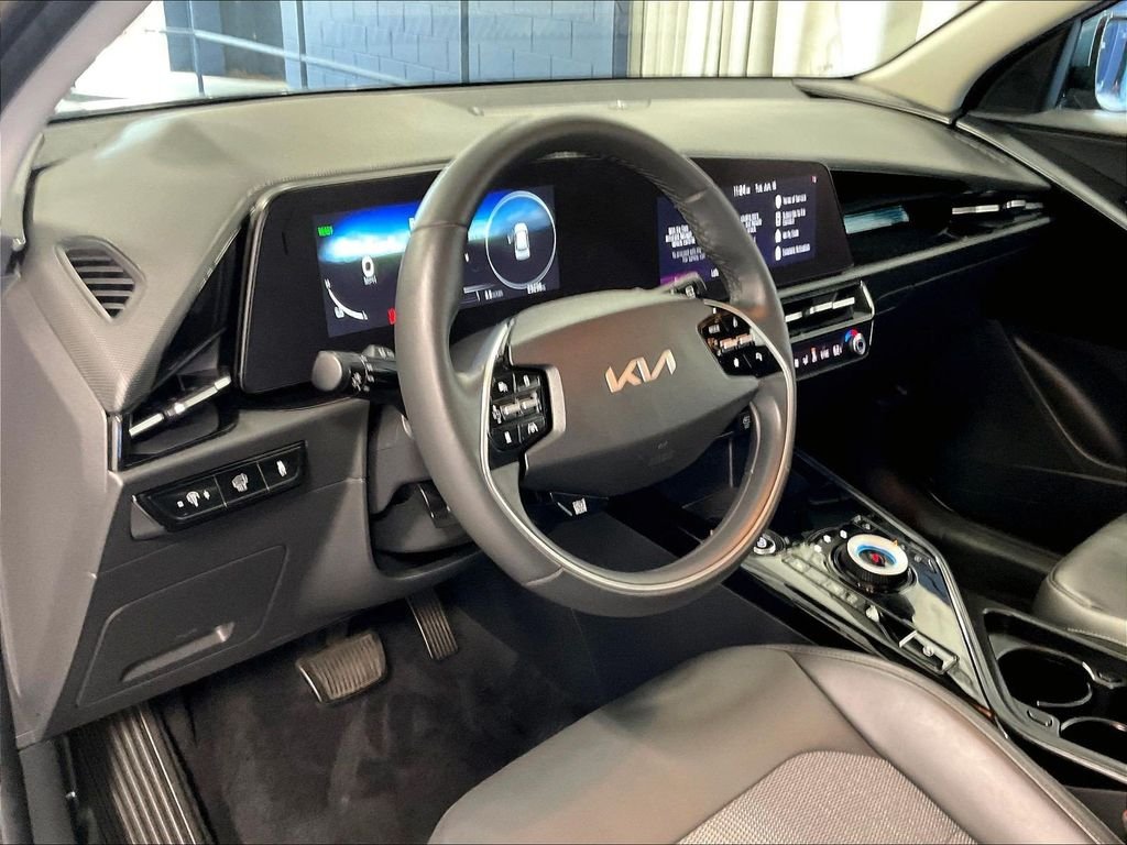 Used 2024 Blue Kia Wind image 8