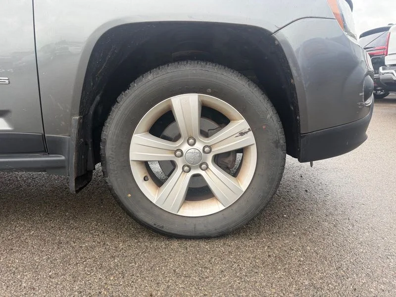 Used 2014 Gray Jeep Latitude image 10