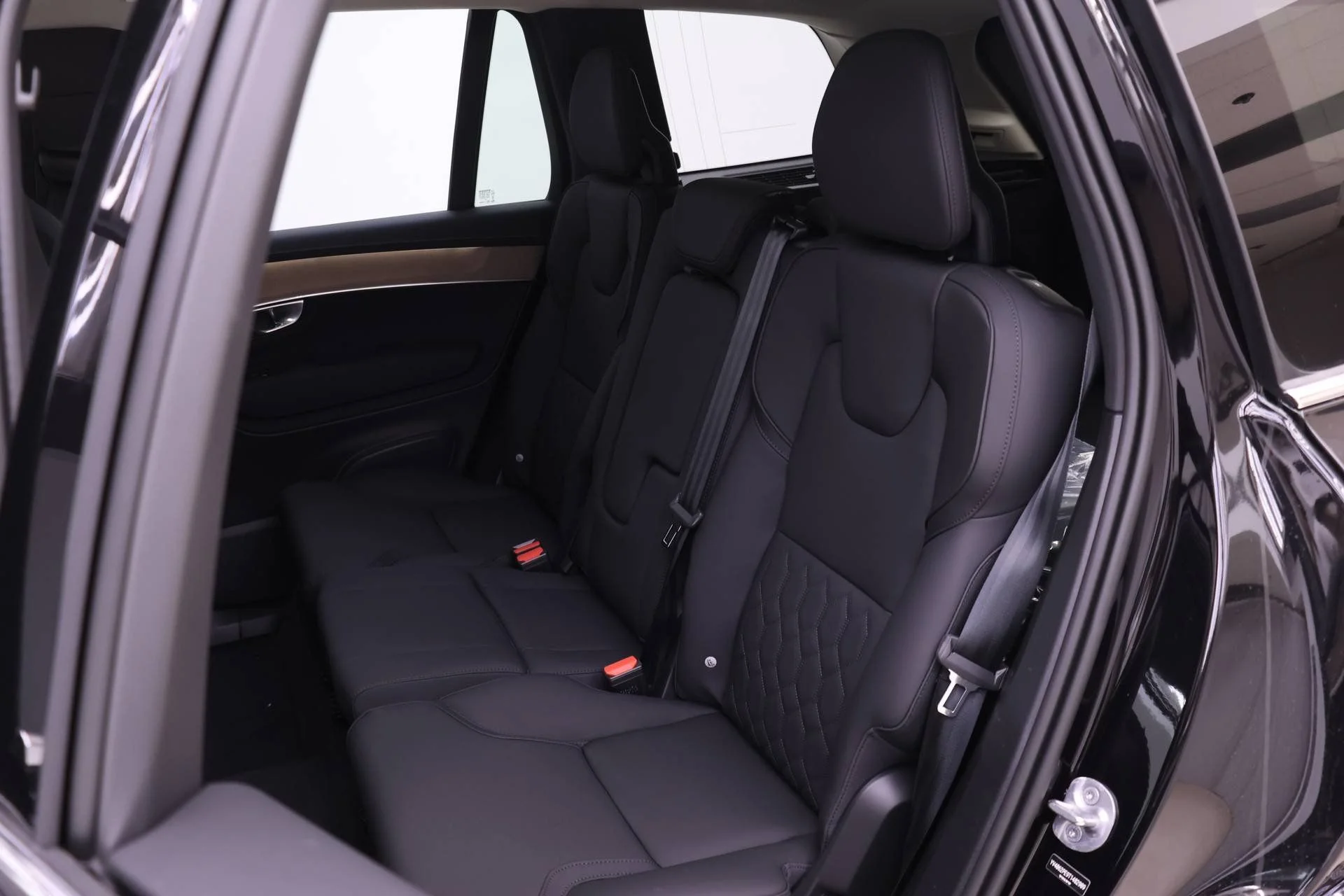 New 2026 Black Volvo B6 Plus 7-Seater image 11
