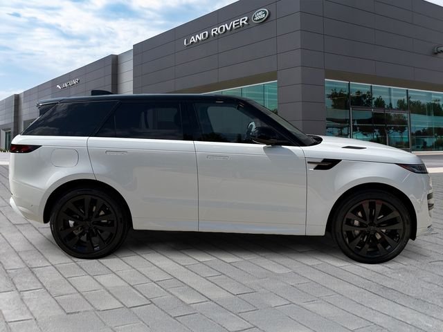 New 2026 Fuji White Land Rover Dynamic SE image 6
